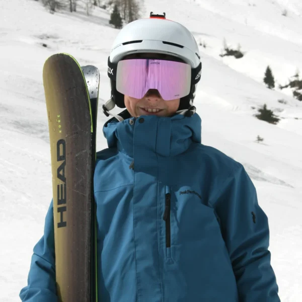 Boy with Steezy Black - Fancy Violet - front view Front view of a boy with a Steezy Black - Fancy Violet