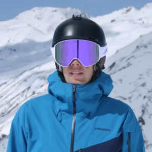 Ein Mann trägt eine Infinity 2 White - Disco Purple Skibrille - Vorderansicht